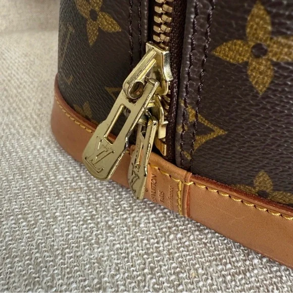 Louis Vuitton Alma PM - Picture 13 of 16